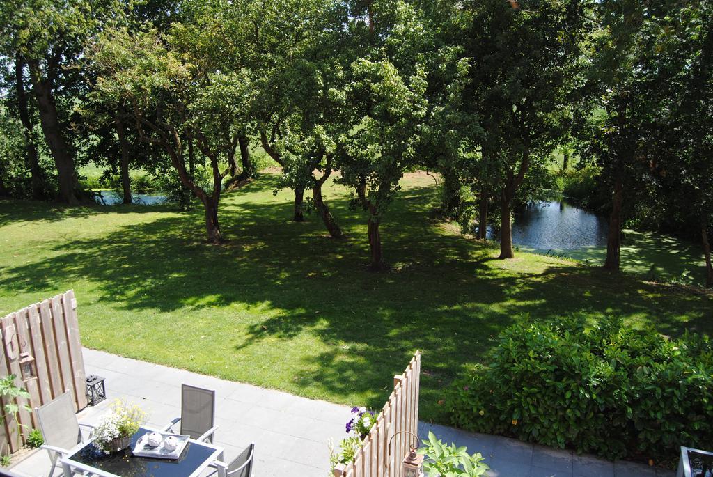 Appartementen Verhuur De Trijehoek Stiens Exterior foto
